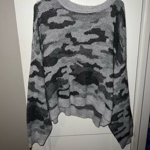 AE Grey Camo Sweater - Size Large